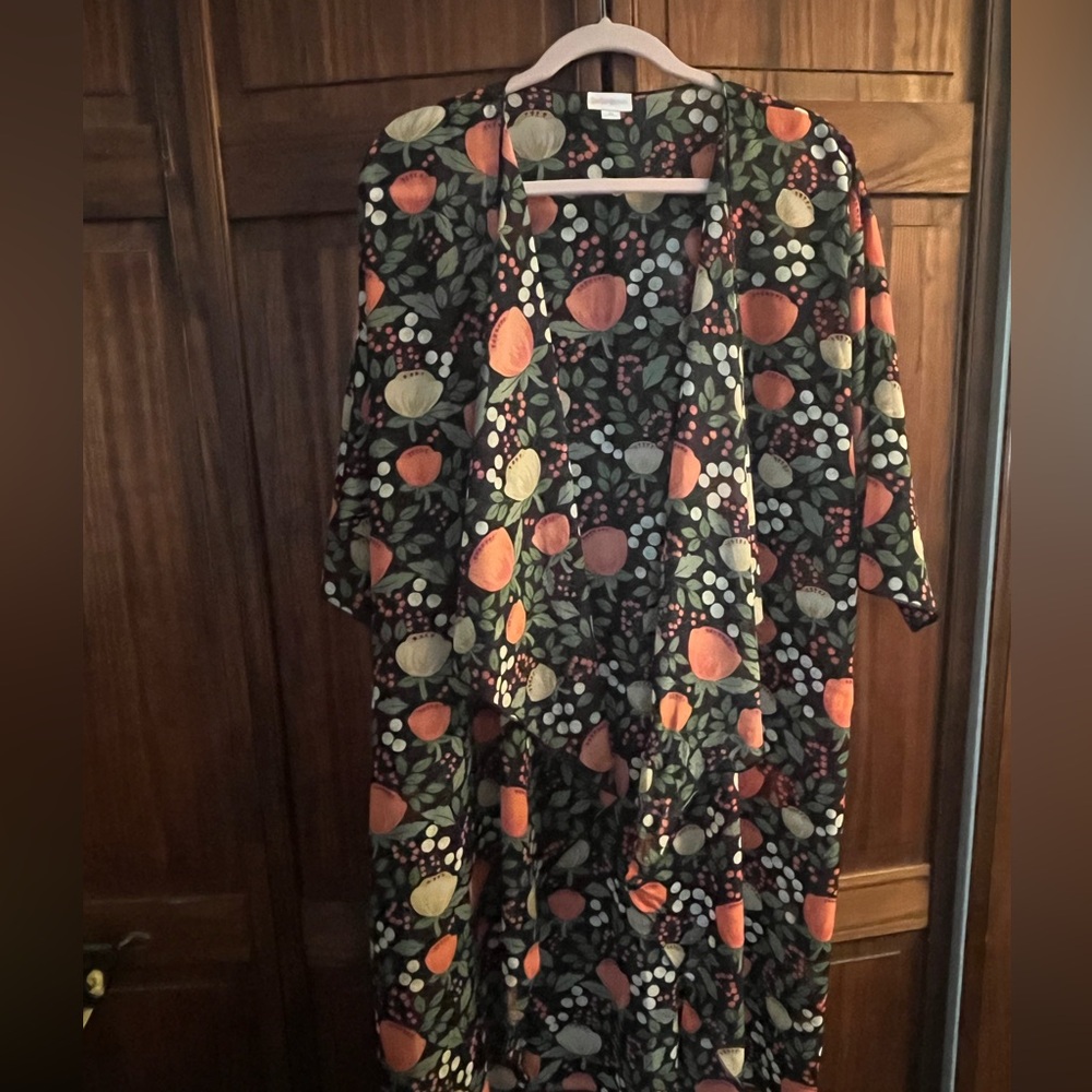LulaRoe beautiful floral kimono